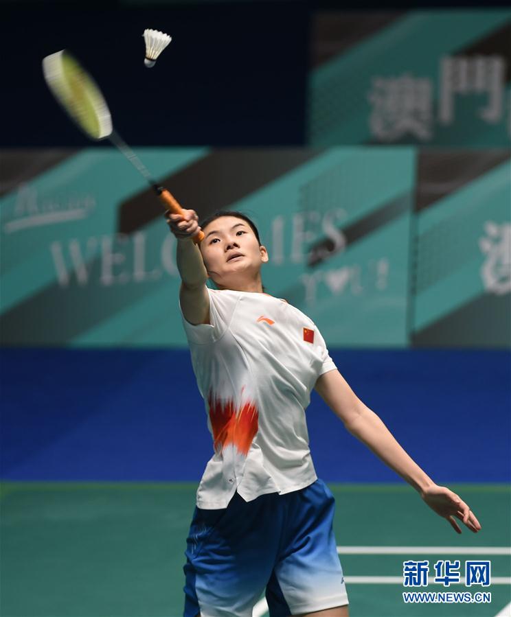 崭露头角 崭露头角