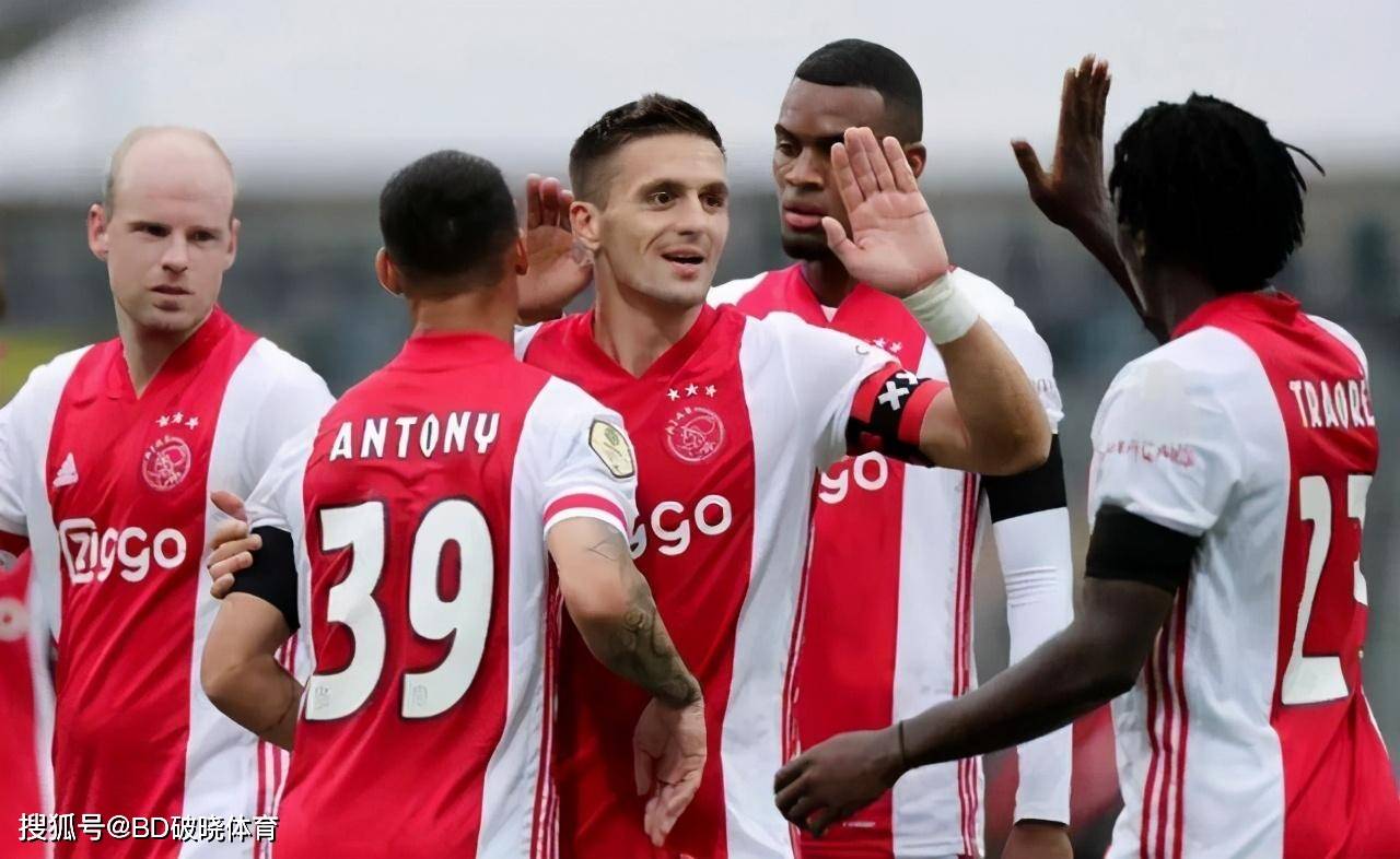 这对教练组 这对教练组