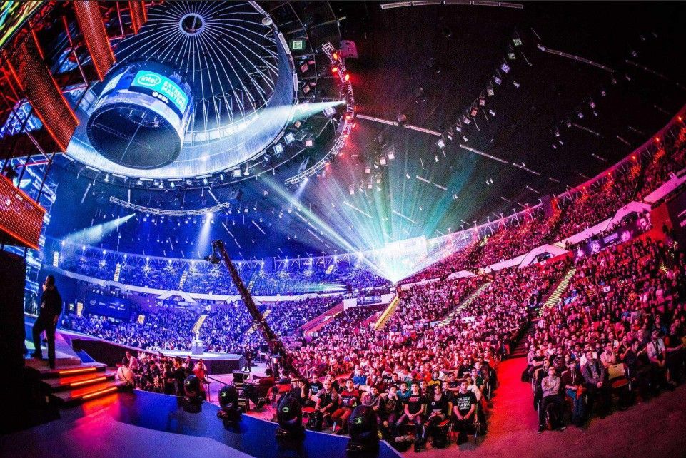 崭露头角并 崭露头角并