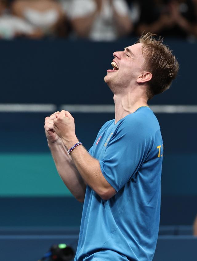 她不再因为 她不再因为